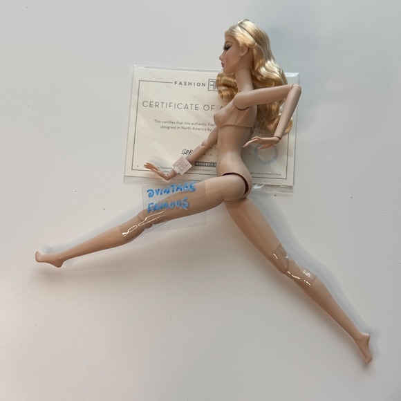 Integrity Toys Fashion Royalty Agnes von Weiss Gardenia Nude Doll Short Nails - Picture 6 of 15